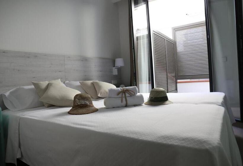 اتاق استاندارد با تراس, L'escala Centre