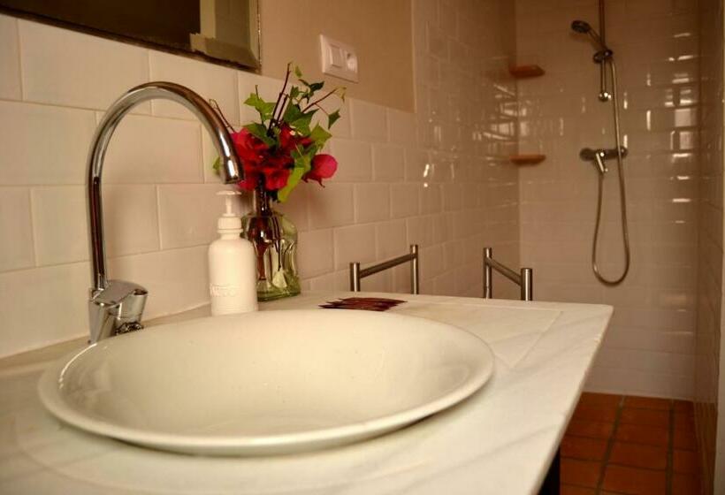 Номер Стандарт, Marakasa B&b