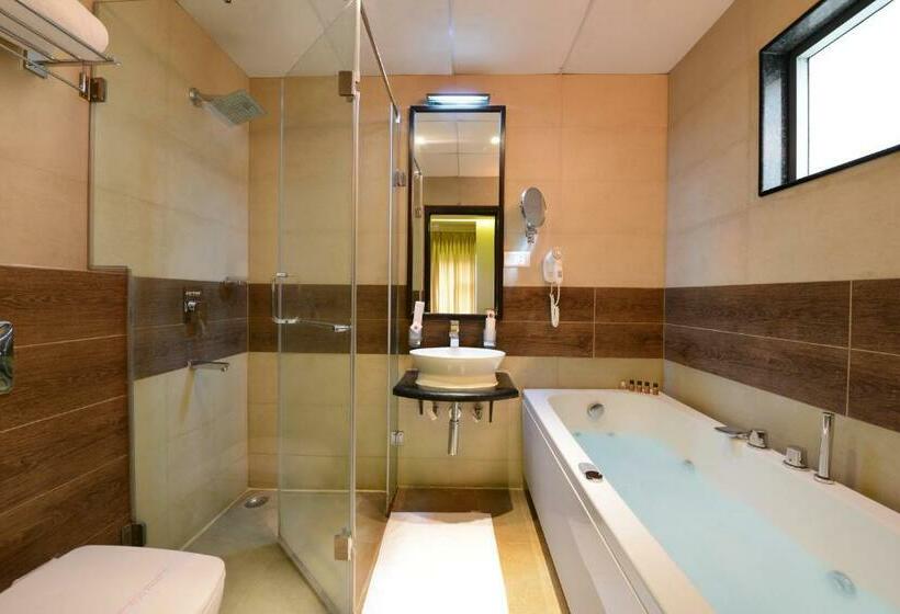 Люкс Кровать Кинг, Green View Clarks Inn, Shimoga