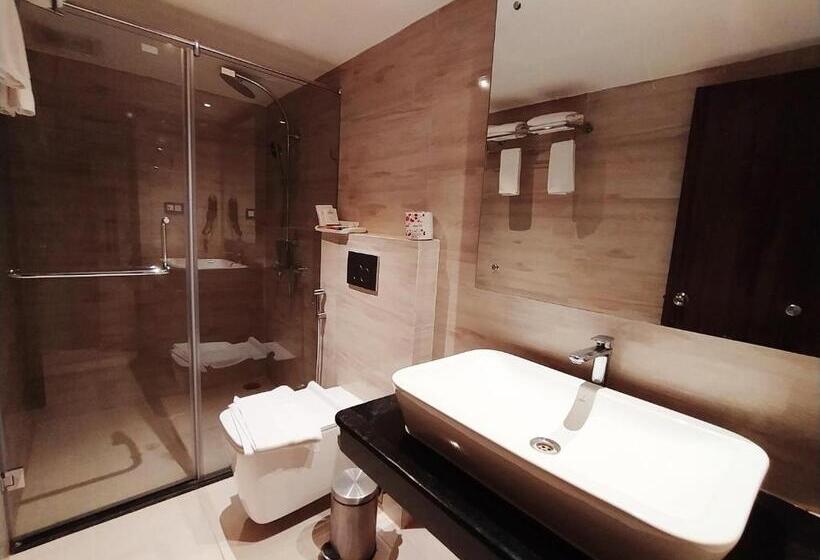 اتاق لوکس با بالکن, Niranjana Hotel Bodhgaya