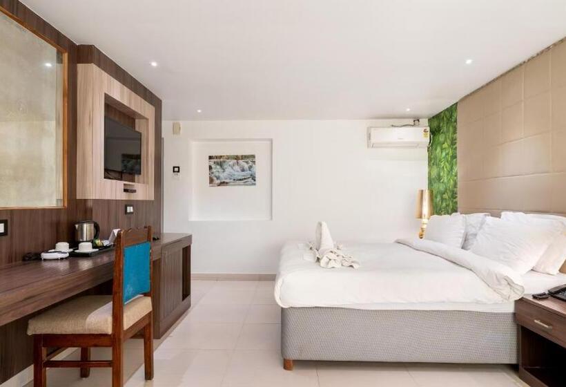 اتاق لوکس با بالکن, Niranjana Hotel Bodhgaya