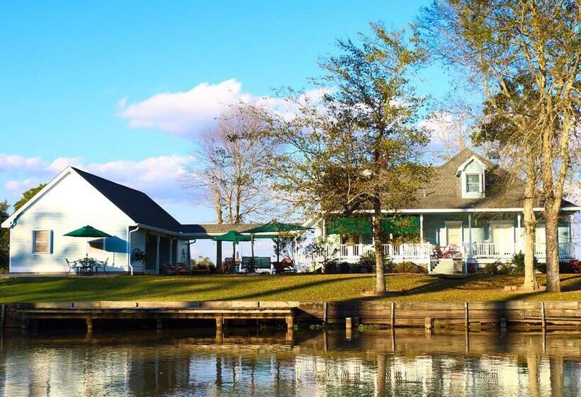 스탠다드 룸 퀸사이즈 침대, A Chateau On The Bayou Bed & Breakfast
