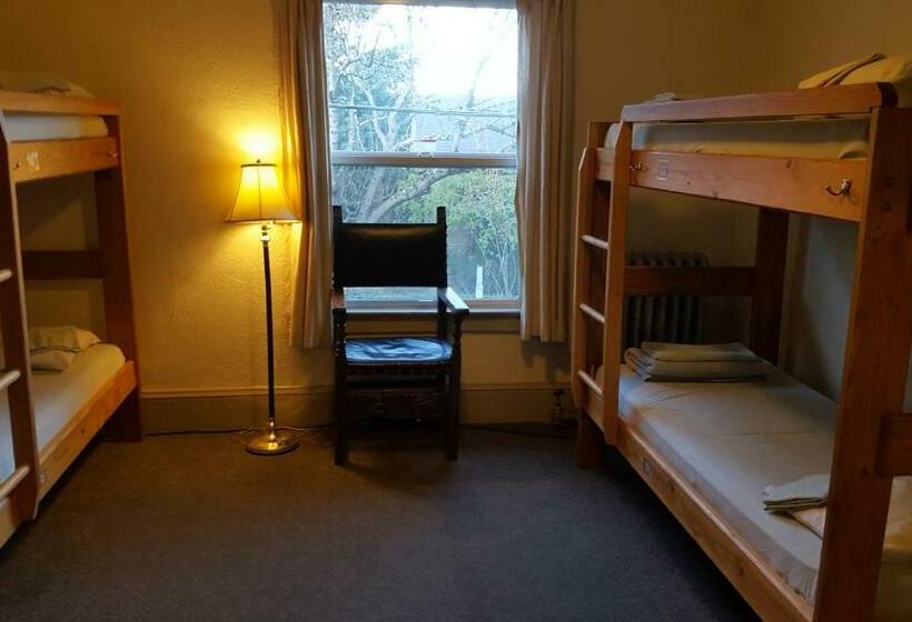 Кровать в Общей Комнате, Northwest Portland Hostel