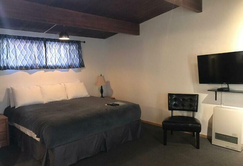 Хижина, The Pioneer Motel