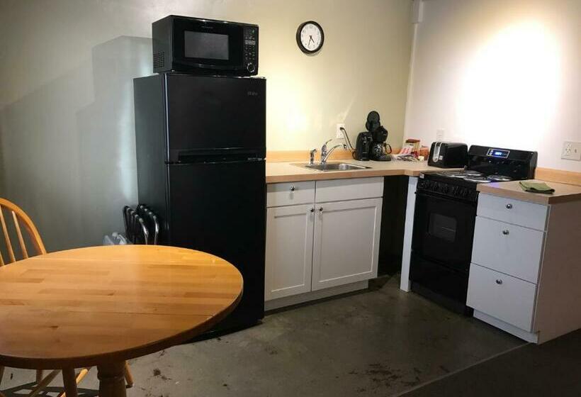 בקתה, The Pioneer Motel