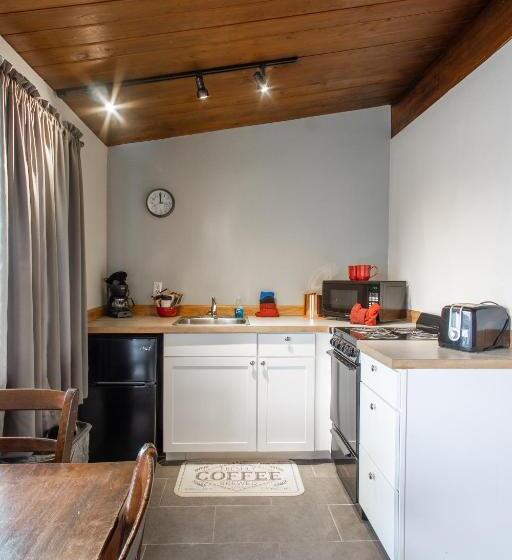 בקתה, The Pioneer Motel