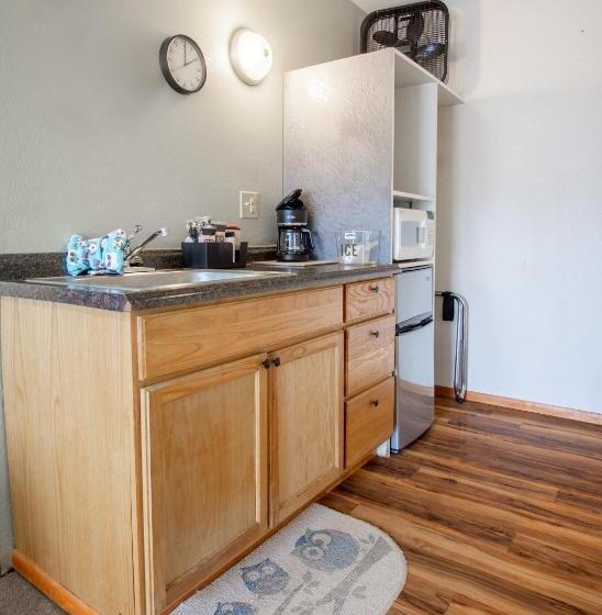 חדר דחוקס עם מיטת קינג, The Pioneer Motel