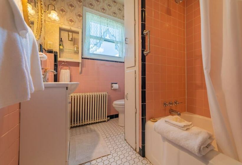 Номер Стандарт Трехместный, The Maid S Quarters Bed Breakfast & Tearoom