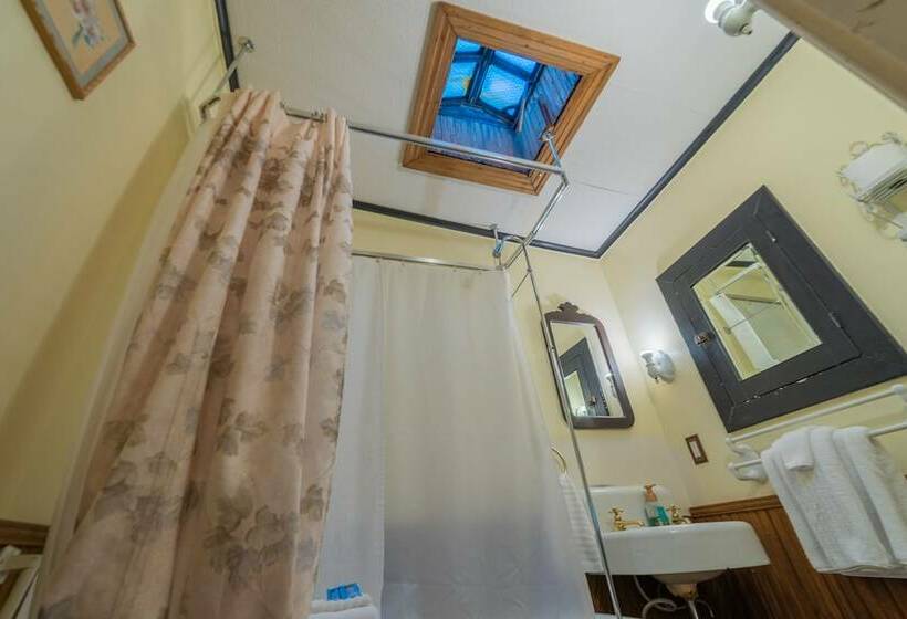 Номер Стандарт Трехместный, The Maid S Quarters Bed Breakfast & Tearoom