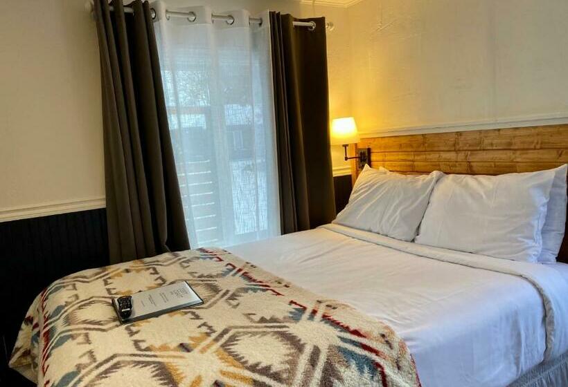 标准间, Left Coast Lodge