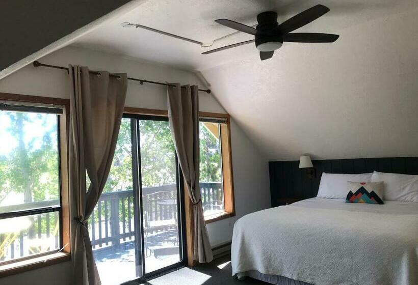 带阳台套房, Left Coast Lodge