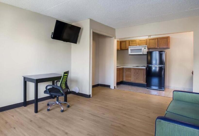 带大床的套房, One Life Studio And Suites