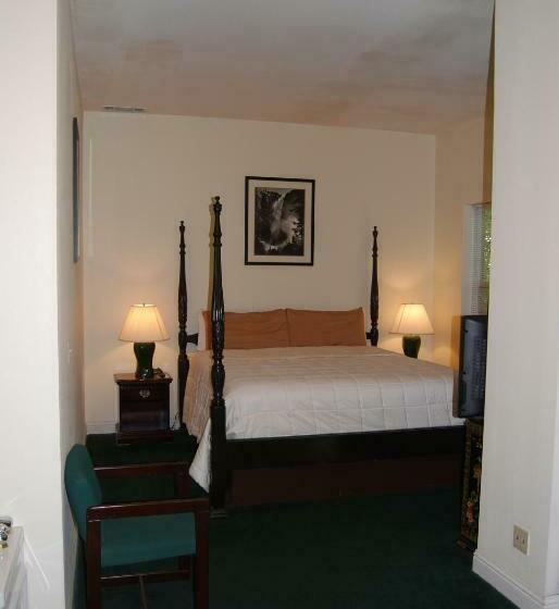 스탠다드 룸 킹사이즈 침대, 5th Street Inn