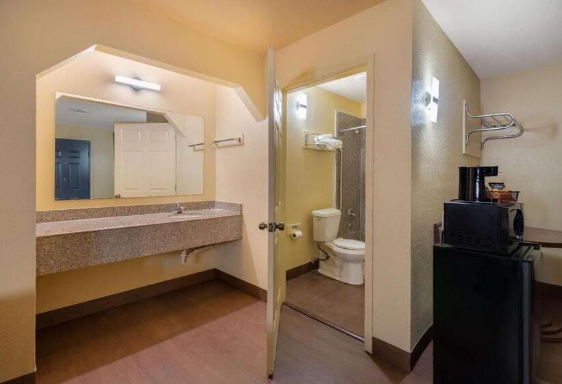 4인용 스탠다드 룸, Rodeway Inn & Suites East