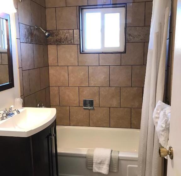 Номер Стандарт, Townhouse Inn & Suites