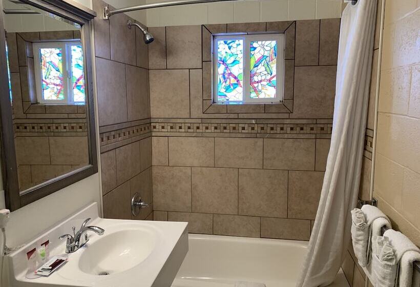 Семейный Номер, Townhouse Inn & Suites