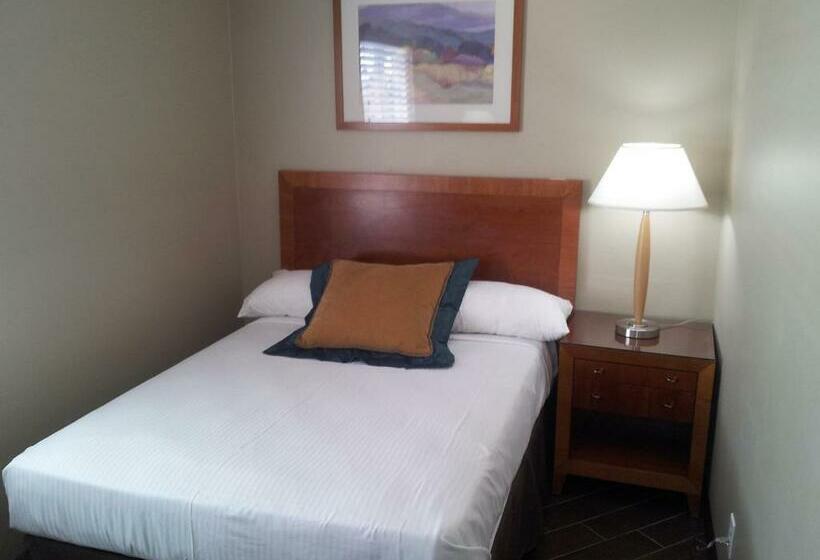 Номер Стандарт 2 Двуспальные Кровати, Oasis Boutique Motel