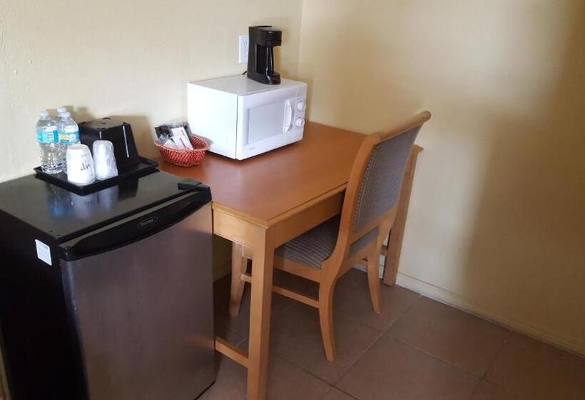 Номер Стандарт Трехместный, Sands Motel