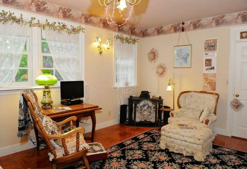 Номер Стандарт, A Walk In The Woods Bed And Breakfast