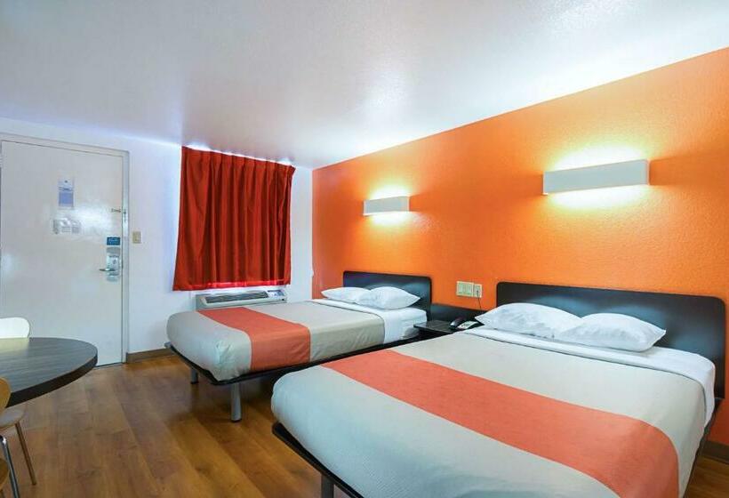 Четырехместный Номер Стандарт, Motel 6 Round Rock, Tx