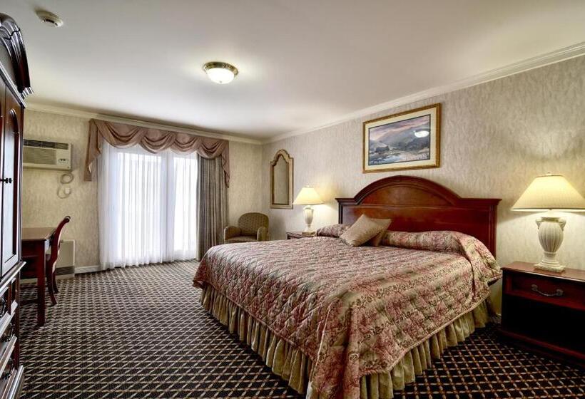 غرفة ديلوكس مزودة بشرفة, Roosevelt Inn & Suites Saratoga Springs