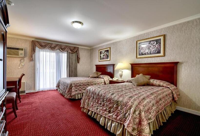 غرفة ديلوكس مزودة بشرفة, Roosevelt Inn & Suites Saratoga Springs