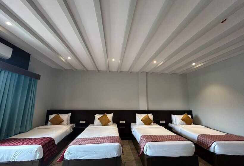 اتاق استاندارد چهار تخته, Regenta Resort & Spa By Riverside, Chitwan