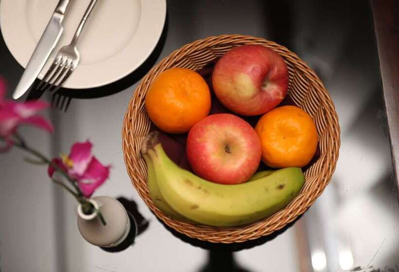اتاق استاندارد چهار تخته, Regenta Resort & Spa By Riverside, Chitwan