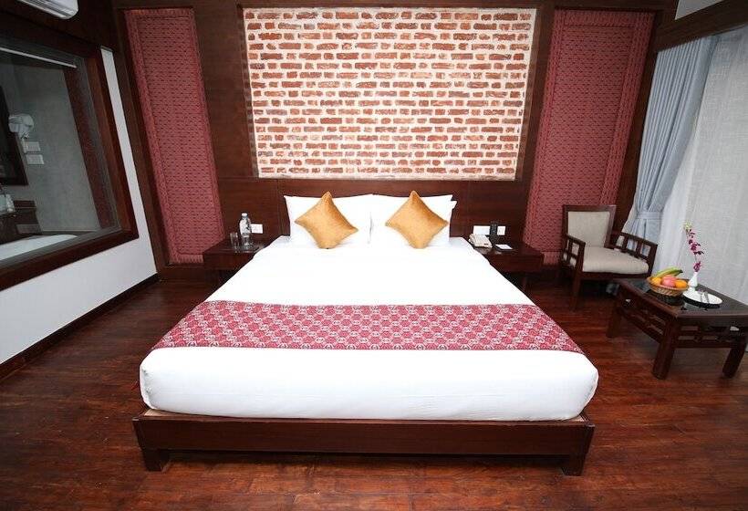 سوییت با استخر, Regenta Resort & Spa By Riverside, Chitwan