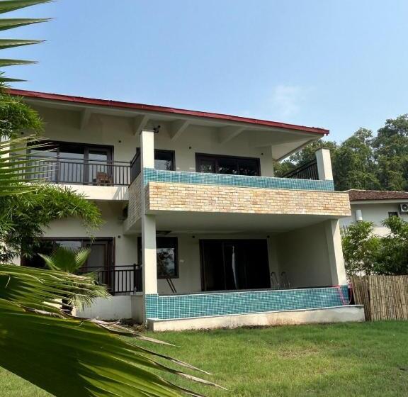 سوییت با استخر, Regenta Resort & Spa By Riverside, Chitwan