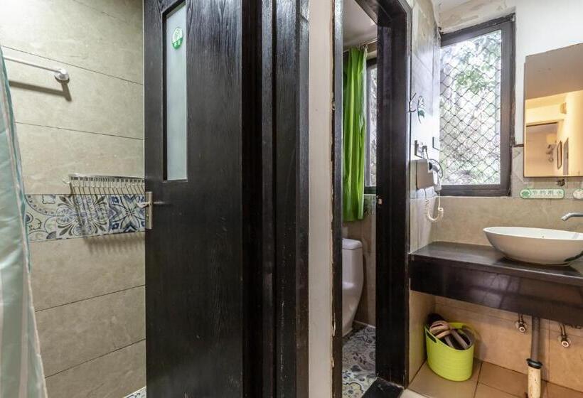 Кровать в Общей Комнате, Hofang Guest House