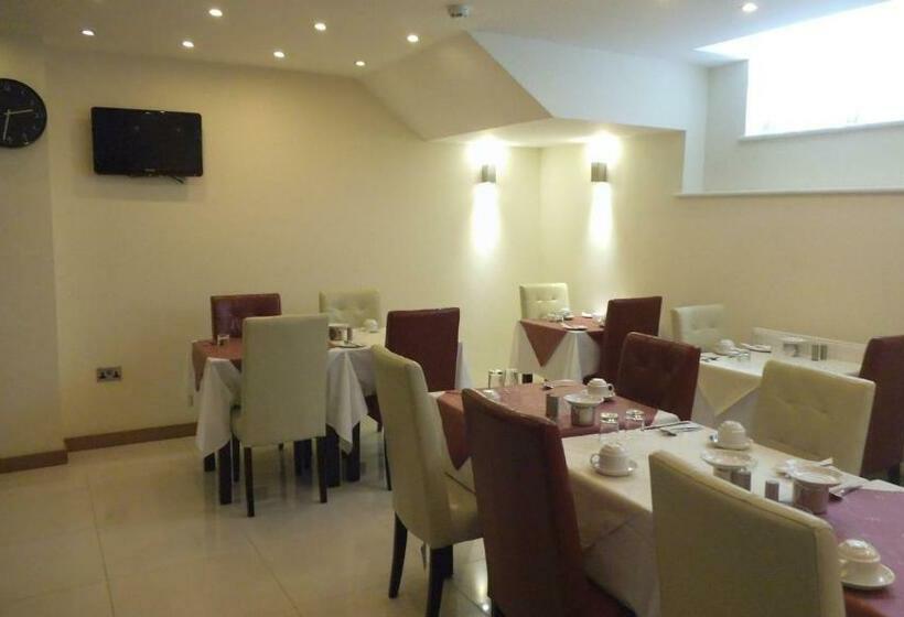 اتاق استاندارد چهار تخته, Regency Hotel Parkside