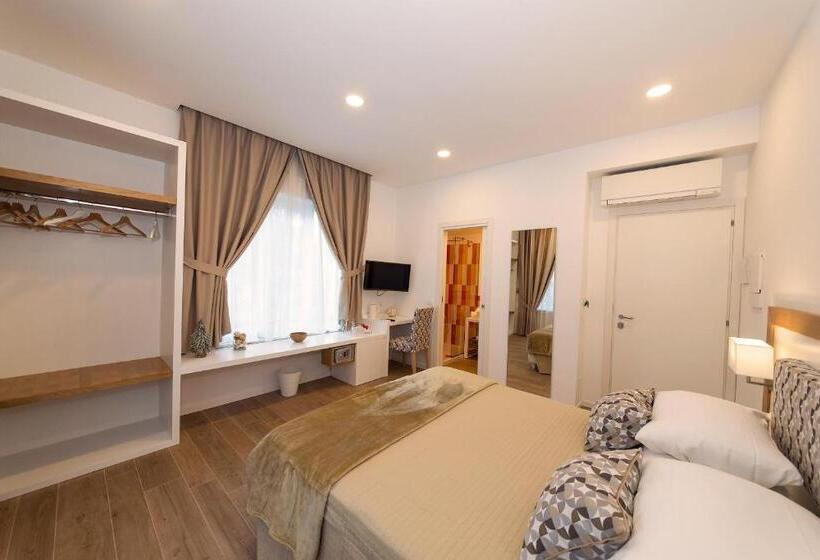 اتاق لوکس با بالکن, Dea Guest House