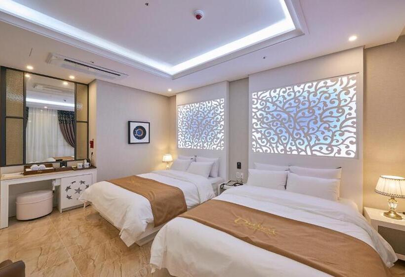 اتاق لوکس, Dubai