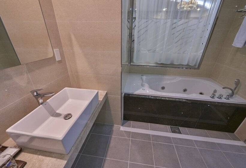 سوییت جونیور, Dubai