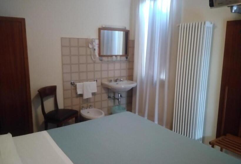 Standaardkamer met Gedeelde Badkamer, Albergo Al Gobbo