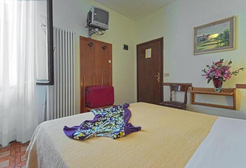 Standaardkamer met Gedeelde Badkamer, Albergo Al Gobbo