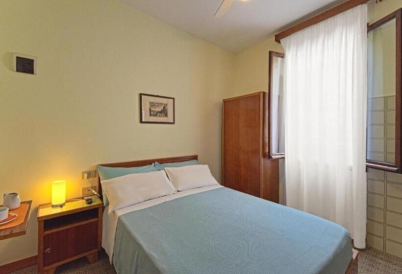 Standaard Éénpersoonskamer met Gedeelde Badkamer, Albergo Al Gobbo