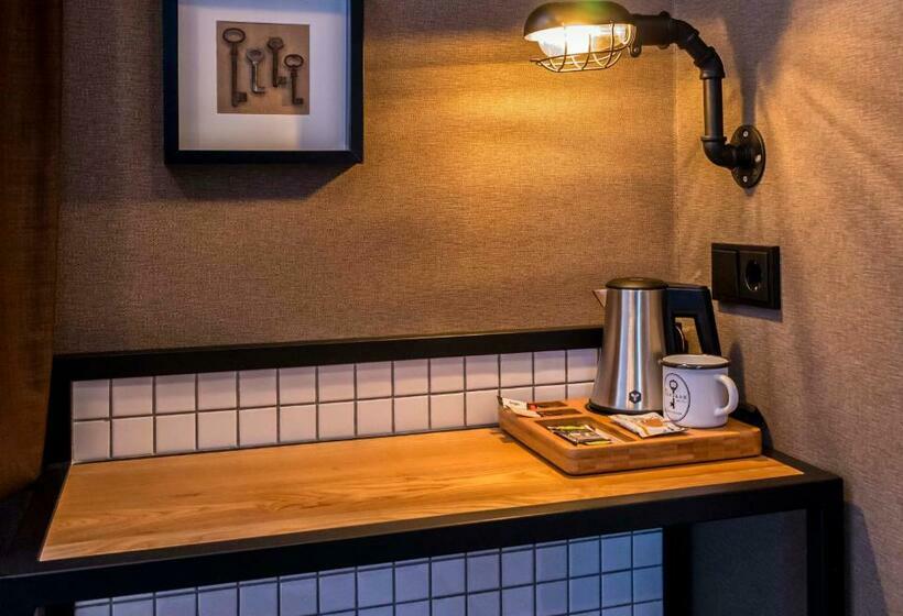 Standard Single Room, Mr. Jordaan