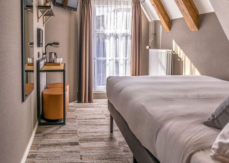 Basic Room Double Bed, Mr. Jordaan