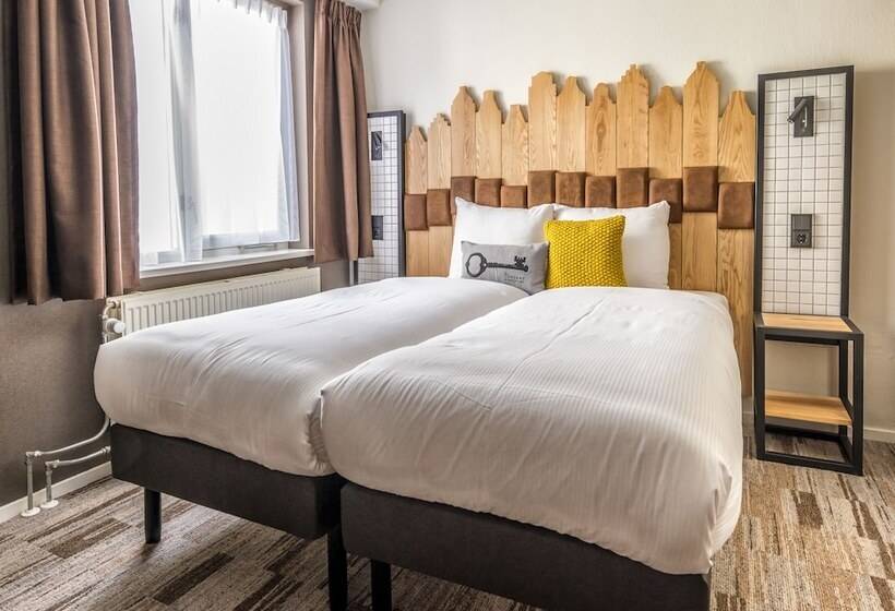 Standard Room, Mr. Jordaan