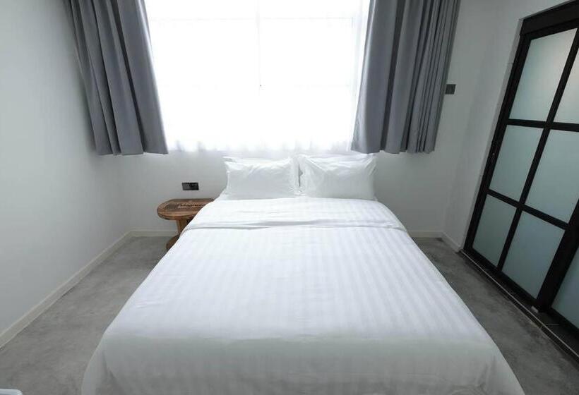 اتاق لوکس با تخت دو نفره بزرگ, White Loft