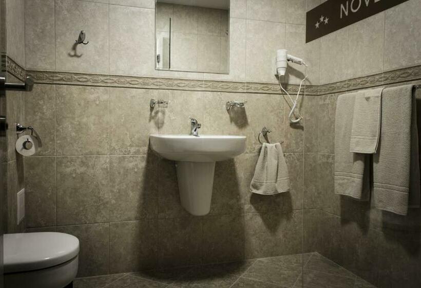 Quarto Estandar, Nove