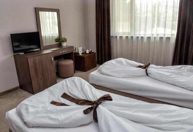 Quarto Estandar, Nove
