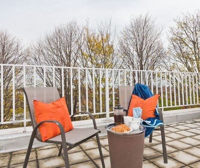 1 Bedroom Apartment, Broc House Suites