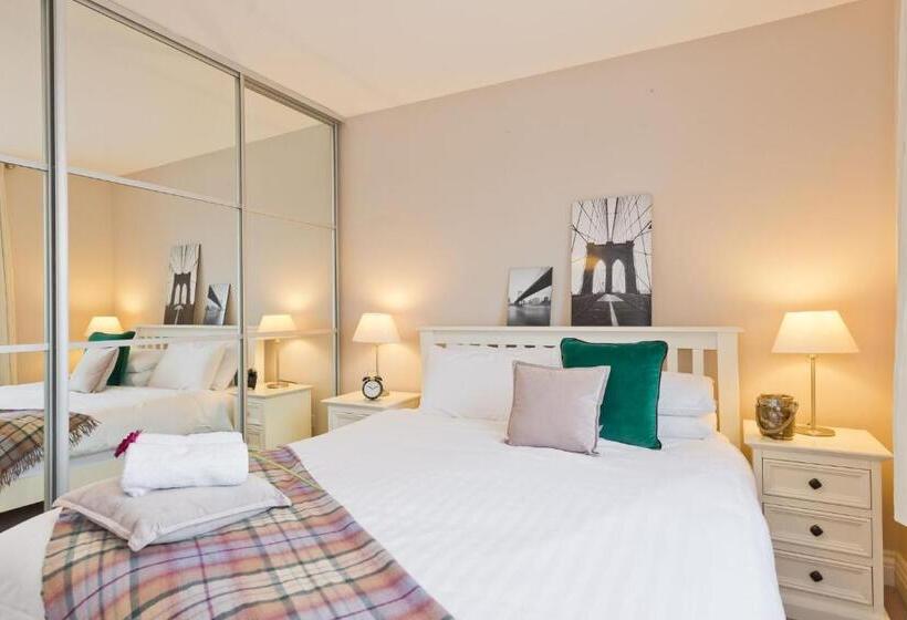 1 Bedroom Penthouse Apartment, Broc House Suites