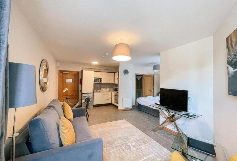 Superior Studio, Broc House Suites
