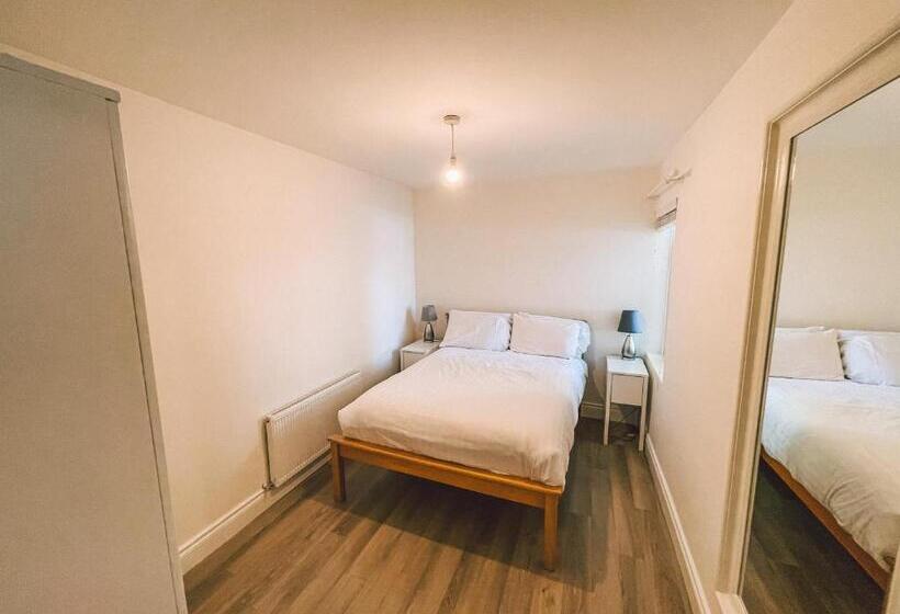 3 Bedroom House, Broc House Suites