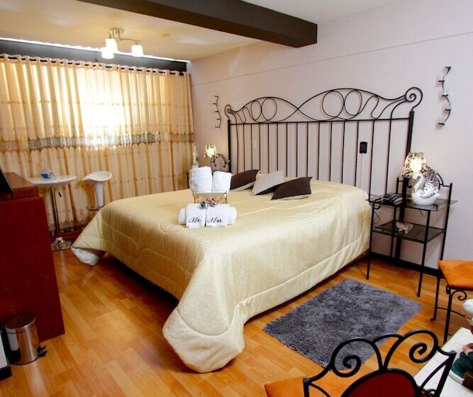 جناح جونيور, La Mansion Del Sol