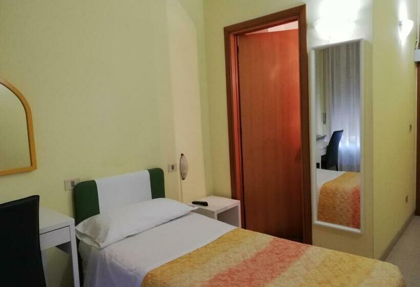 Номер Стандарт Индивидуальный, Albergo Roma
